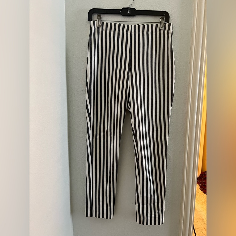 Striped grey and white leggings!